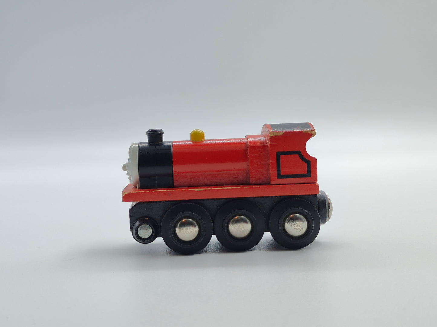 Thomas & Friends Wooden Railway -sarjan punainen veturi James