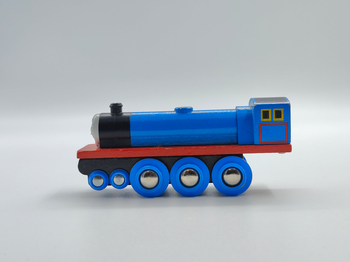 Thomas & Friends Wooden Railway -sarjan sininen veturi Gordon